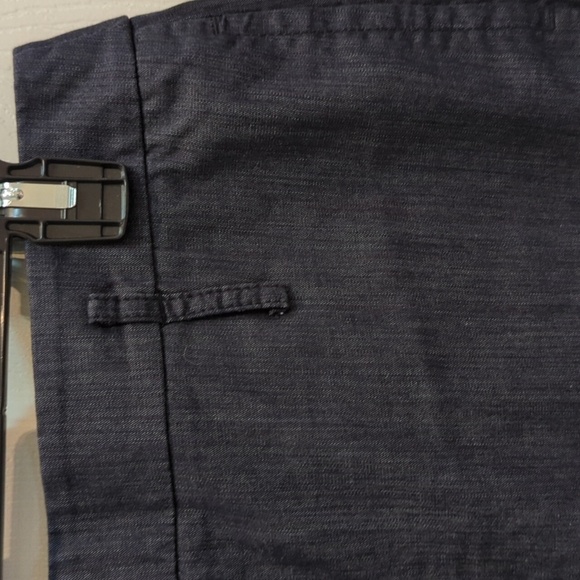 Loft Women's Chambray Pencil Skirt w/Slit Size 10 - Picture 3 of 9